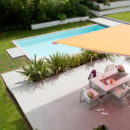 Der Herstellung von Sonnenschutz, Garagentoren, Markisen und